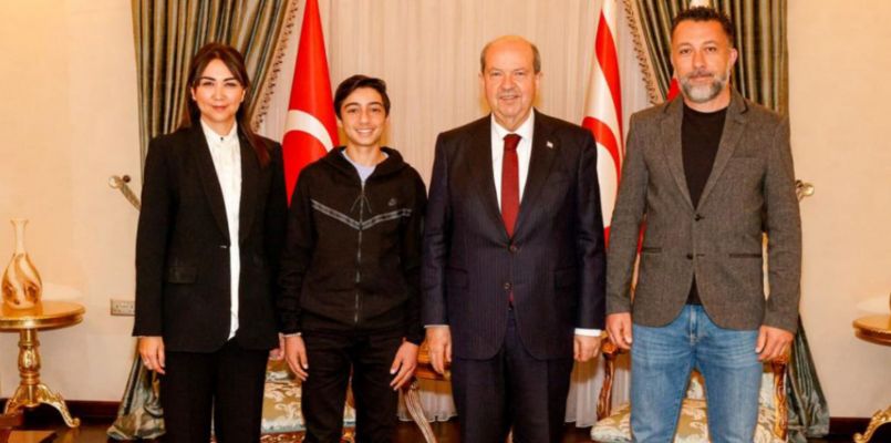 Cumhurbaşkanı Ersin Tatar, Türkiye Cumhuriyeti tenis milli takımına seçilen Aren Baybars’ı kabul etti