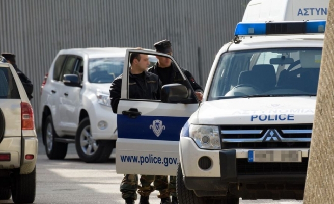 KKTC polisi, Rum tarafında aranan kadını Barış Gücü aracılığıyla Rum polisine iade etti