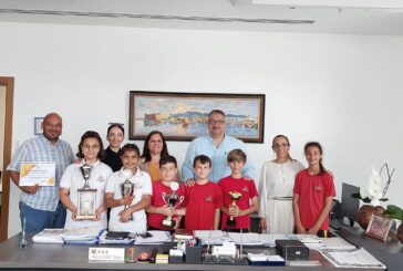 Derece elde eden öğrenciler, Girne Belediye Başkanı  Şenkul'a ziyaret gerçekleştirdi