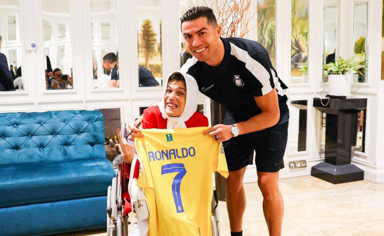 İranlı ressama sarılmıştı: Ronaldo’ya kırbaç cezası iddiası
