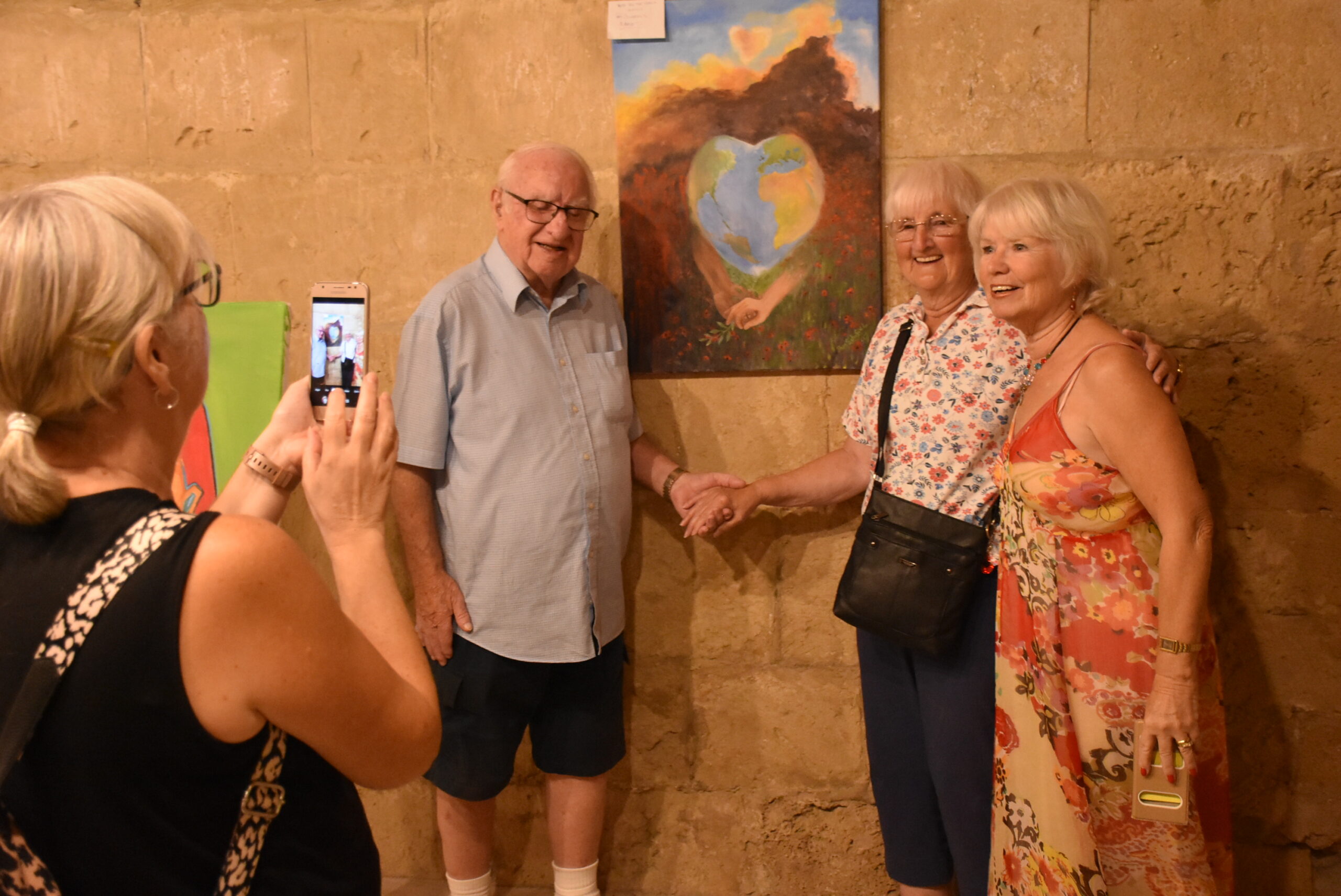 “Paylaşınca Çoğalır” sergisi dün akşam Bellapais Manastırı’nda açıldı… Sergi perşembe gününe kadar ziyaret edilebilecek