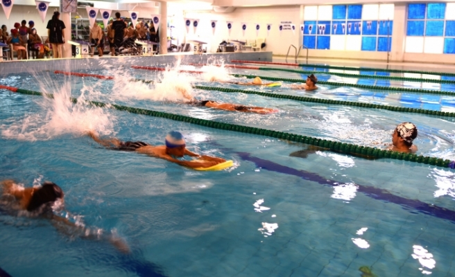 26. Cumhuriyet Şöleni Gençlik ve Spor Oyunları etkinlikleri yüzme yarışı ile devam etti