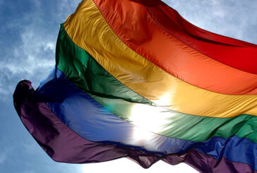 Yunanistan'da yeni yasayla eşcinsel çiftler evlenip çocuk edinebilecek