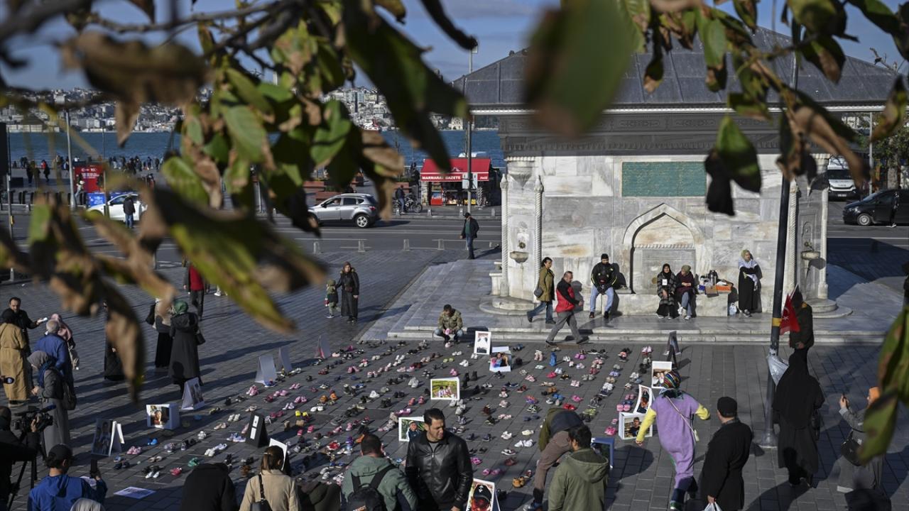 Londra’da öğretmenler İsrail’in Gazze’deki çocuk katliamlarını protesto etti