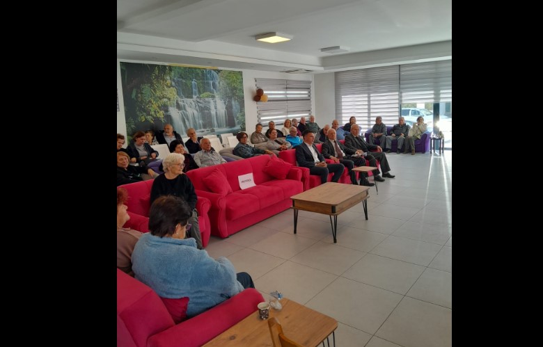Amcaoğlu, Belediyenin yaşlılara hizmet birimi ekibiyle Kıbrıs Türk Emekliler Derneğini ziyaret etti