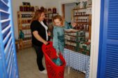 Cumhurbaşkanı Ersin Tatar’ın eşi Sibel Tatar, 4K Koop’un Lefkoşa’daki satış yerini ziyaret etti