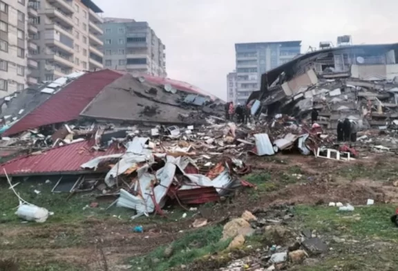 Depremde 52 kişinin hayatını kaybettiği Reyyan Apartmanı'na ilişkin dava: Patlıcan tarlasına bina dikmişler