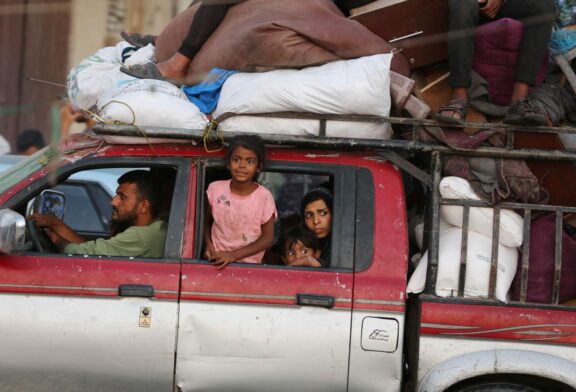 İsrail saldırıları nedeniyle Refah'tan göç etmek zorunda kalanlar 810 bini aştı