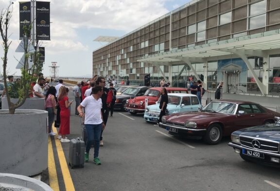 Klasik otomobiller Ercan'daydı