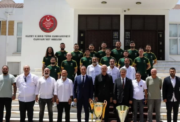 Başbakan Üstel, Mağusa Türk Gücü'nü kabulünde konuştu: “Hükümetimiz sporun her alanına katkı koyuyor