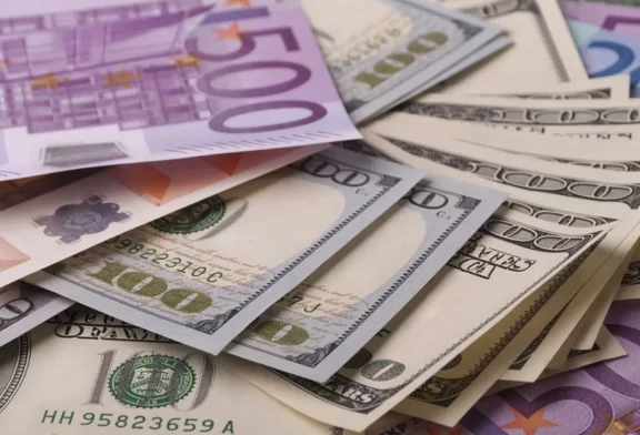 Euro 35,05, sterlin 40,80, dolar 32,55 liradan işlem görüyor