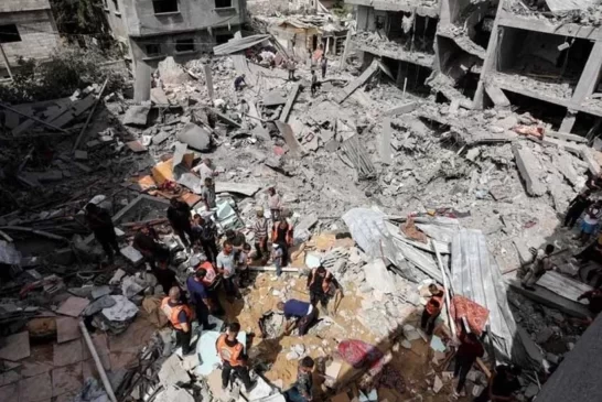 Gazze'de 230 günün korkunç bilançosu: 77 bin ton patlayıcı kullanıldı, 35 bin 800 ölü, 80 bin 200 yaralı var İsrail ordusunun, 7 Ekim 2023'ten bu yana Gazze Şeridi'ne yönelik sürdürdüğü saldırılarda 77 bin ton patlayıcı kullanıldığı ve 87 bin konutun tamamen yıkıldığı belirtildi. Gazze'de hastanelere ulaşan ölü sayısının 35 bin 800, yaralı sayısının da 80 bin 200 olduğu kaydedildi. Ölenlerden 15 bin 239'u çocuk ve 10 bin 93'ü kadın kadın.